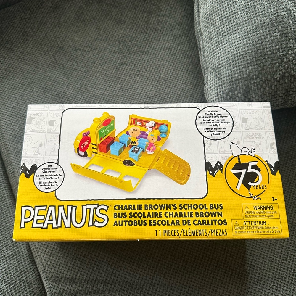 Peanuts snoopy Charlie Brown's School Bus Playset